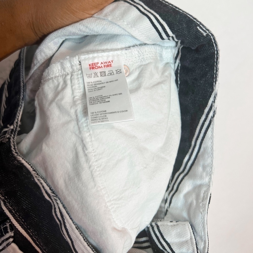 Urban Outfitters Mom High Waisted Tapered Leg Jeans - Picture 12 of 12